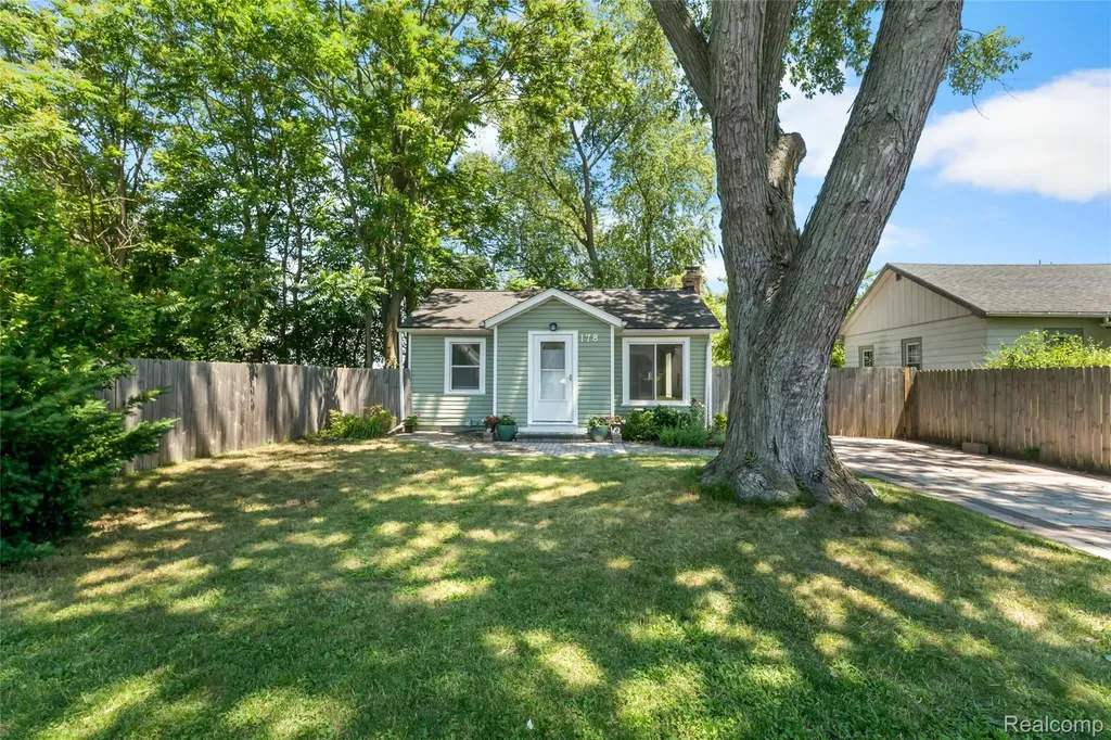 178 Lamay Avenue Ypsilanti Charter Township MI 48198