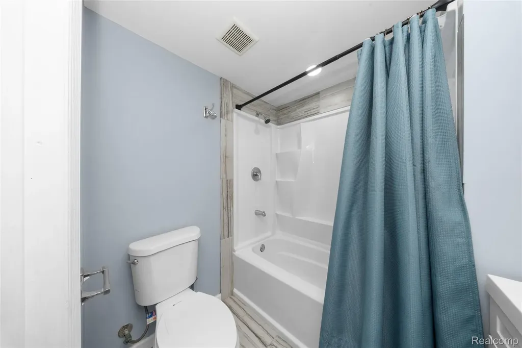178 Lamay Avenue Ypsilanti Charter Township MI 48198