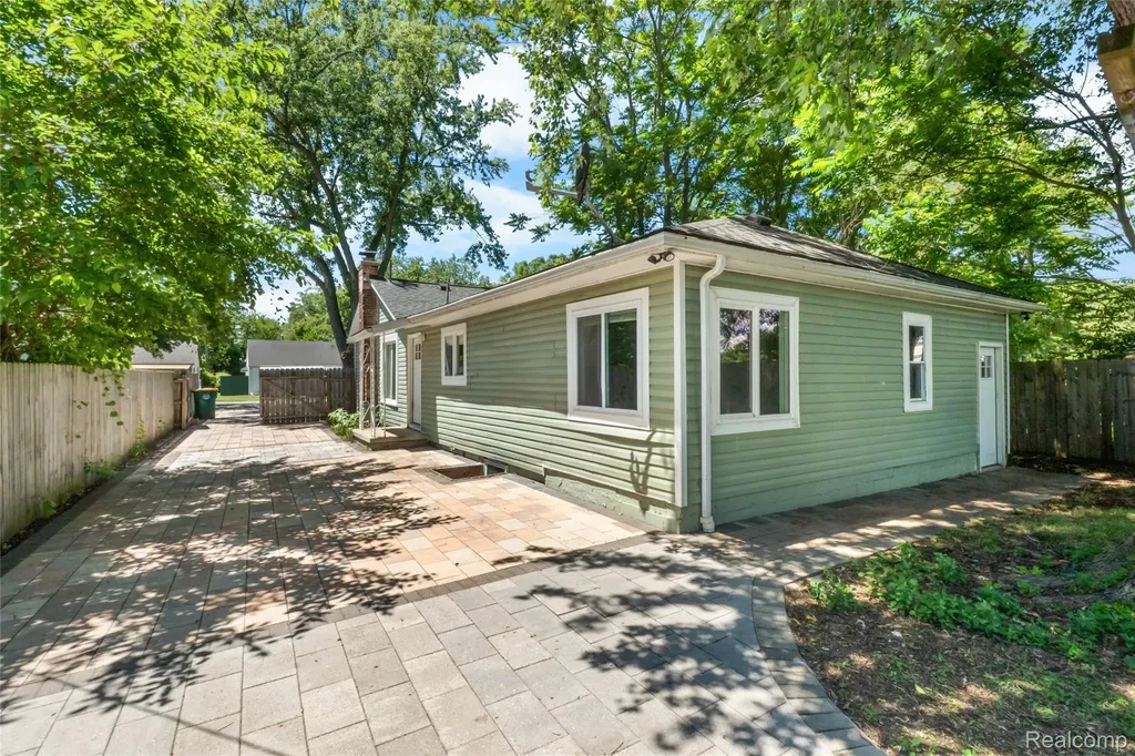 178 Lamay Avenue Ypsilanti Charter Township MI 48198