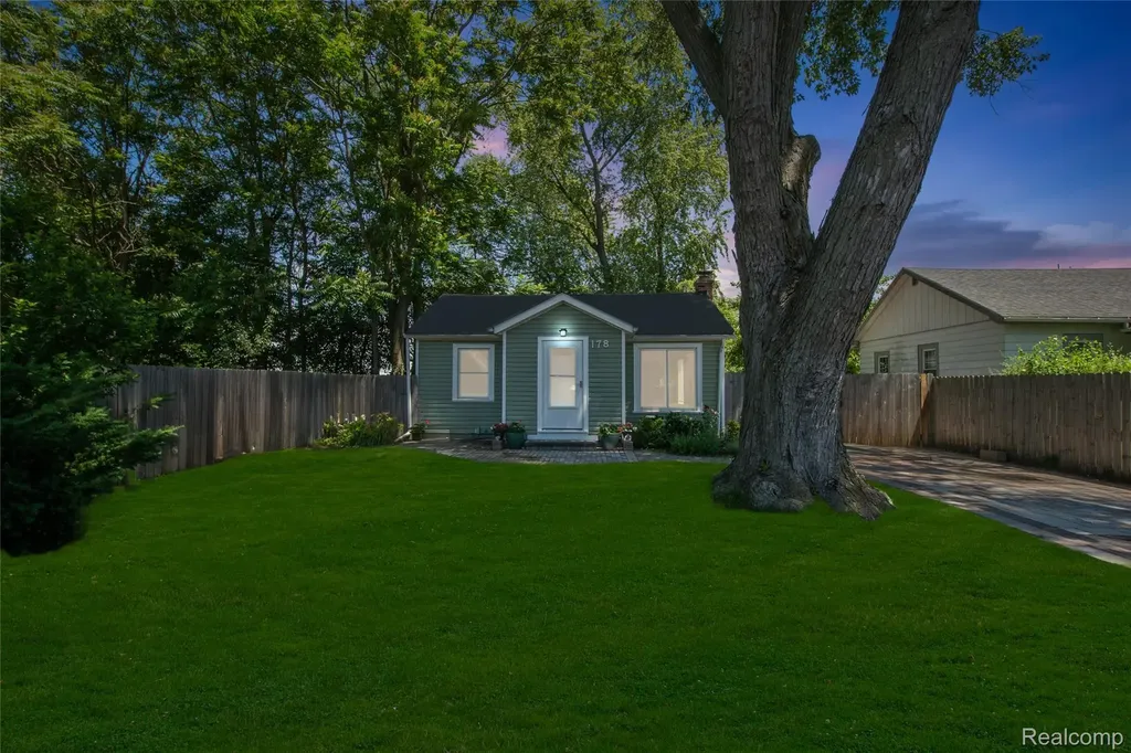 178 Lamay Avenue Ypsilanti Charter Township MI 48198