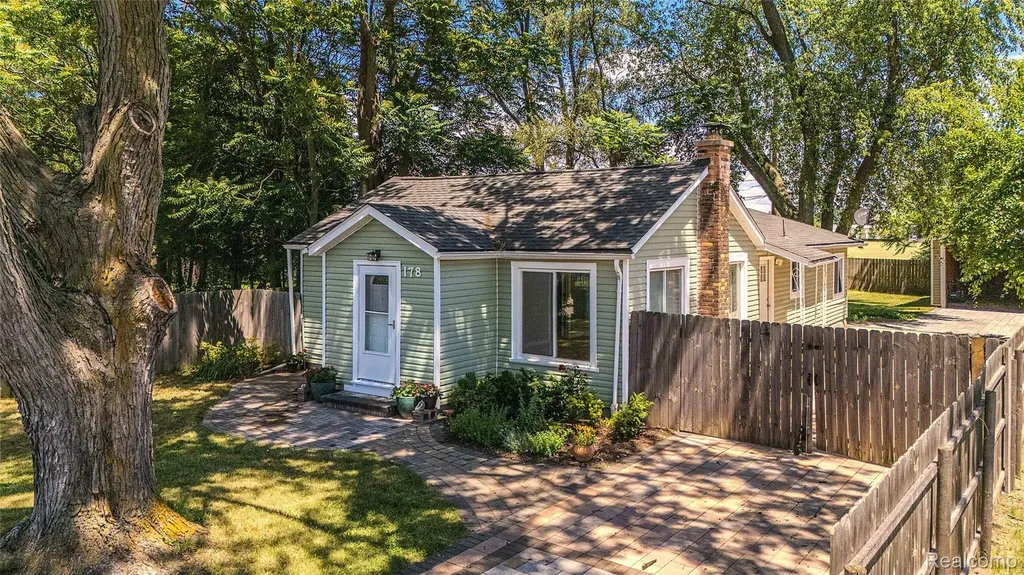 178 Lamay Avenue Ypsilanti Charter Township MI 48198