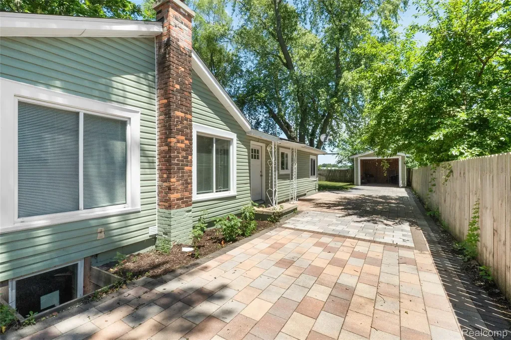 178 Lamay Avenue Ypsilanti Charter Township MI 48198