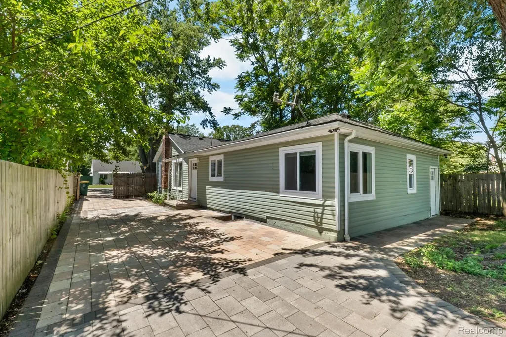 178 Lamay Avenue Ypsilanti Charter Township MI 48198