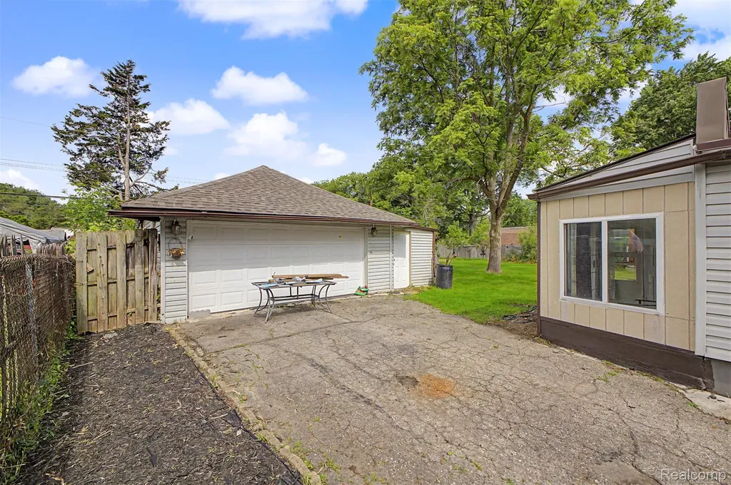 11340 Polk Street Taylor City MI 48180