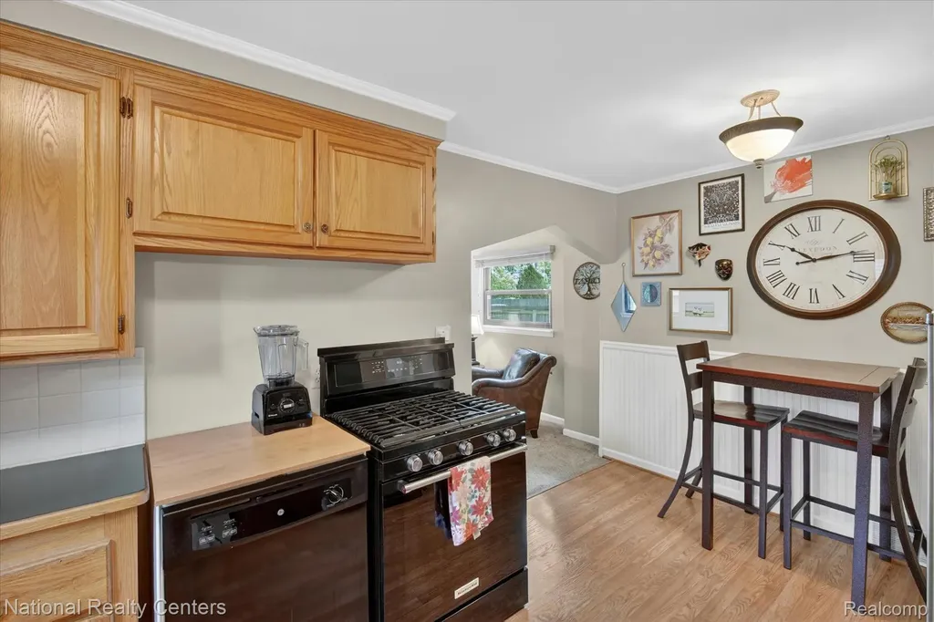 2436 N Vermont Avenue Royal Oak City MI 48073