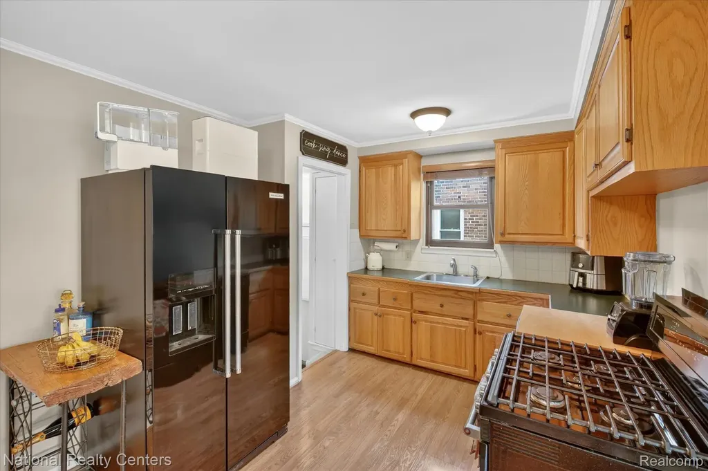 2436 N Vermont Avenue Royal Oak City MI 48073