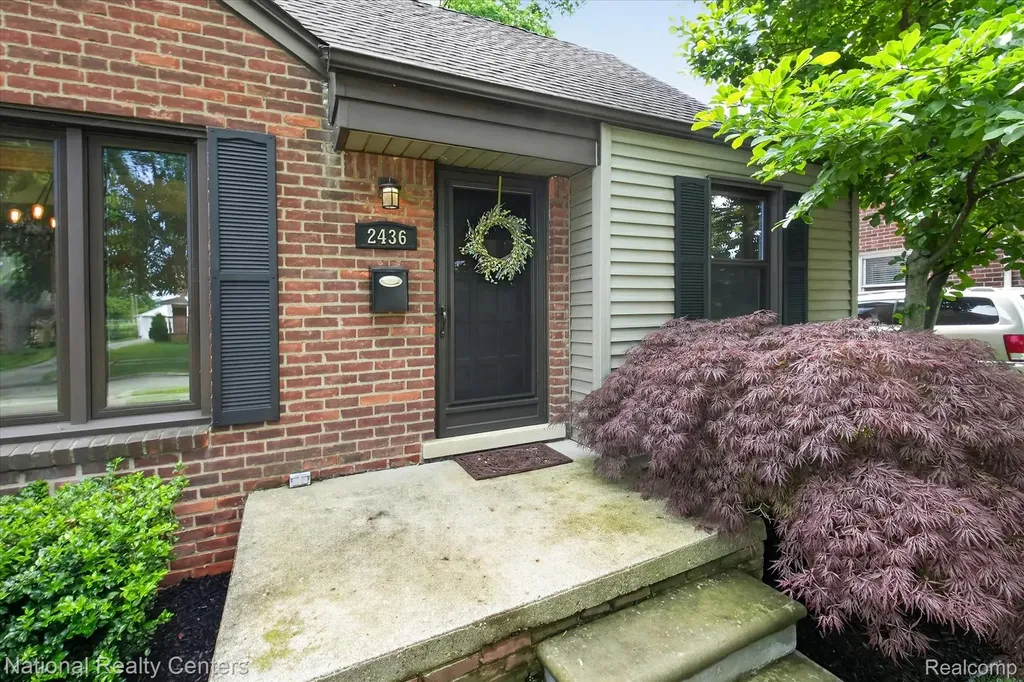 2436 N Vermont Avenue Royal Oak City MI 48073