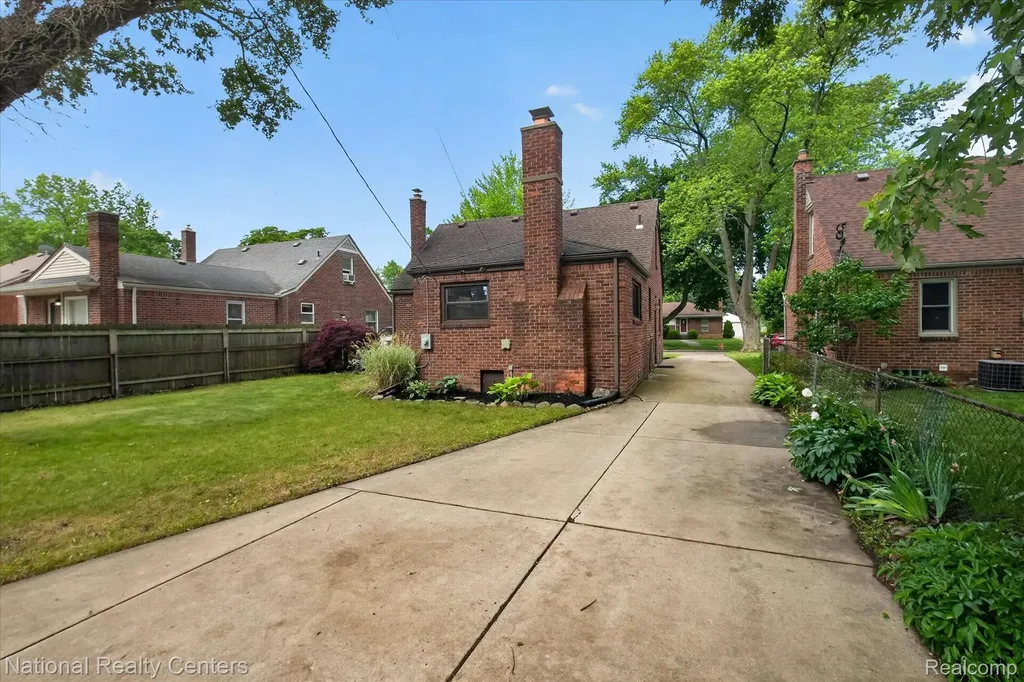 2436 N Vermont Avenue Royal Oak City MI 48073
