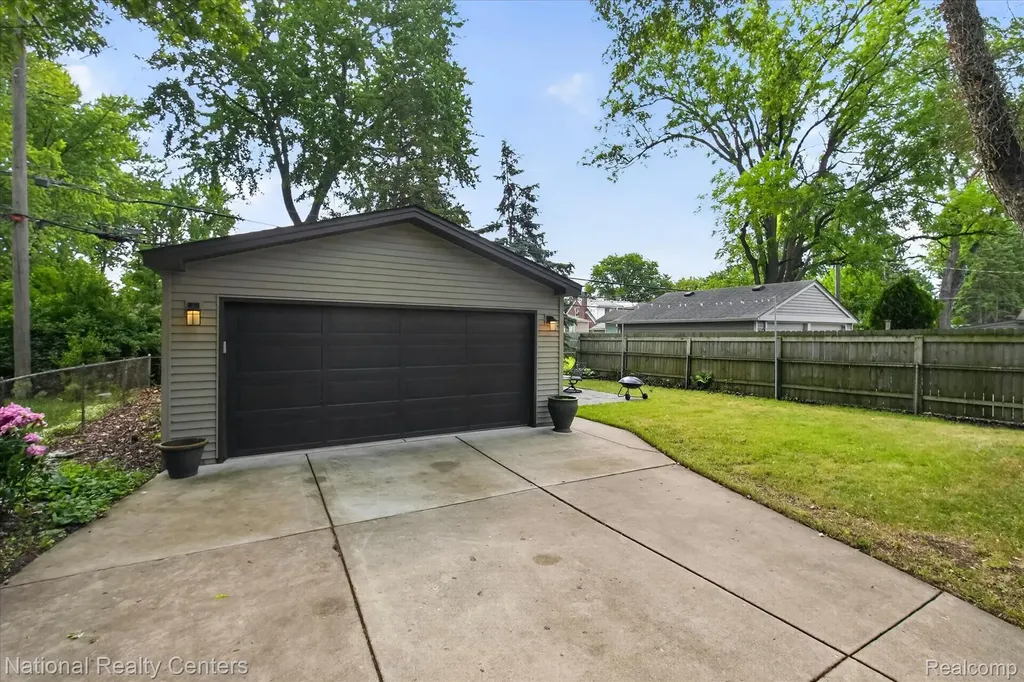 2436 N Vermont Avenue Royal Oak City MI 48073