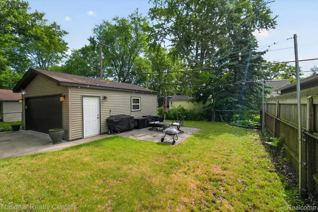 2436 N Vermont Avenue Royal Oak City MI 48073