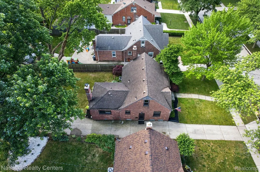 2436 N Vermont Avenue Royal Oak City MI 48073