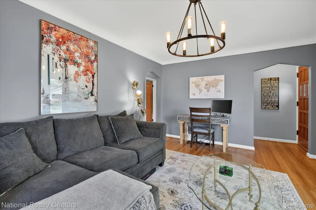 2436 N Vermont Avenue Royal Oak City MI 48073