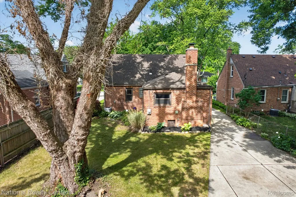 2436 N Vermont Avenue Royal Oak City MI 48073