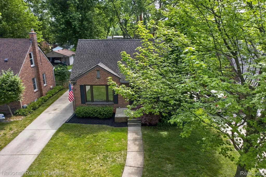 2436 N Vermont Avenue Royal Oak City MI 48073