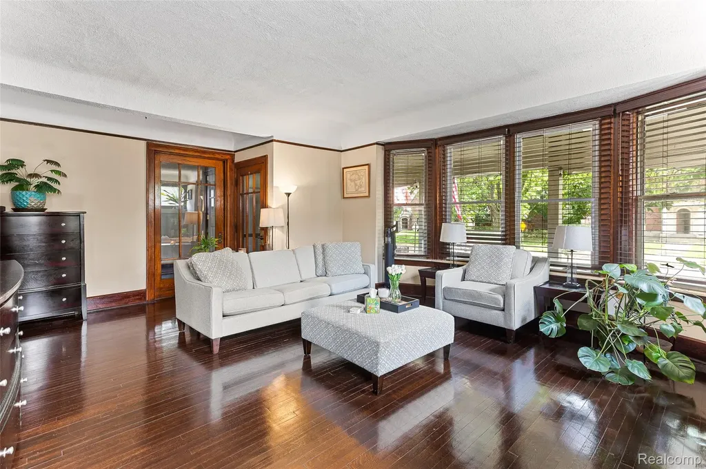 7641 La Salle Boulevard Detroit City MI 48206