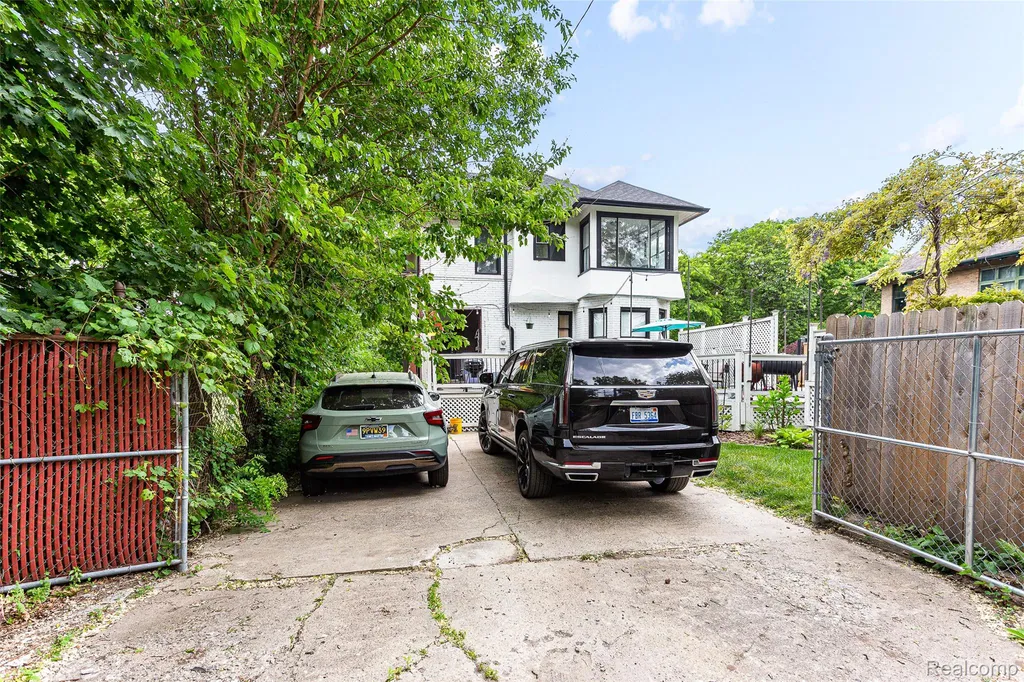 7641 La Salle Boulevard Detroit City MI 48206