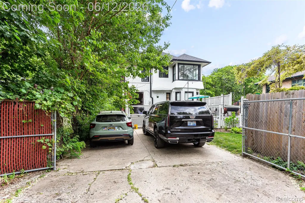 7641 La Salle Boulevard Detroit City MI 48206