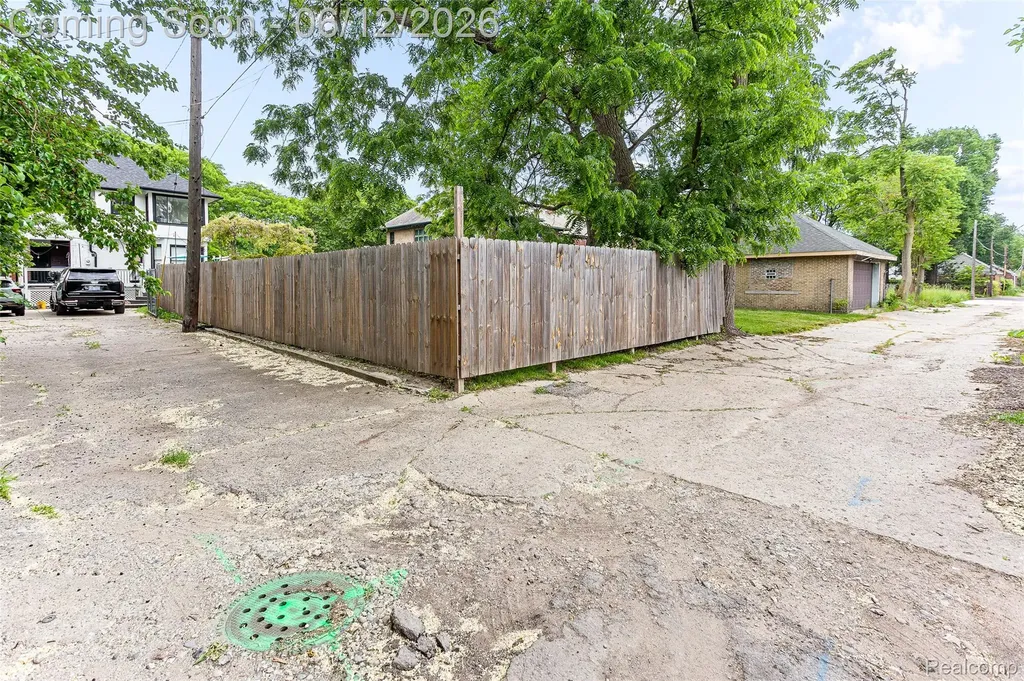 7641 La Salle Boulevard Detroit City MI 48206