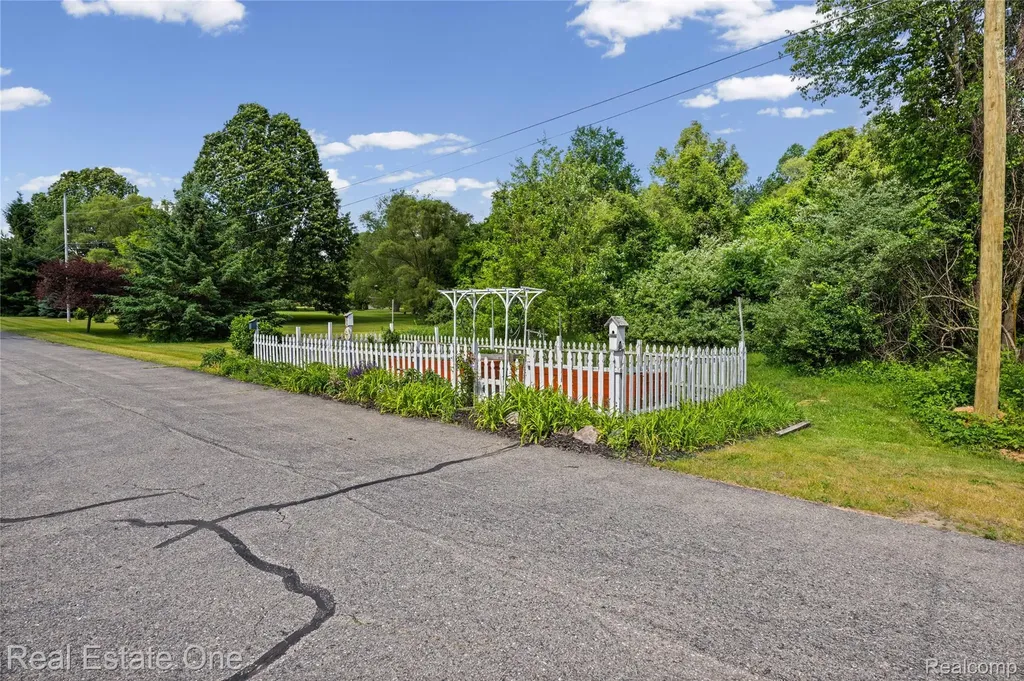 3708 Hideaway Court Brighton Township MI 48114