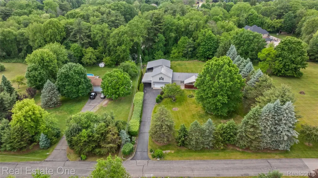 3708 Hideaway Court Brighton Township MI 48114