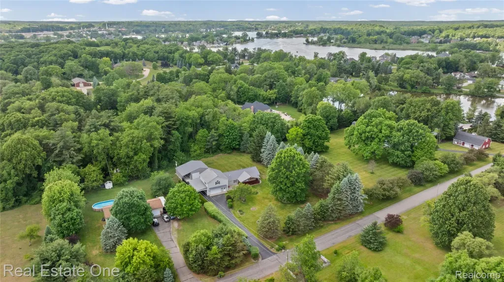 3708 Hideaway Court Brighton Township MI 48114