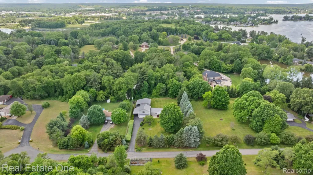 3708 Hideaway Court Brighton Township MI 48114