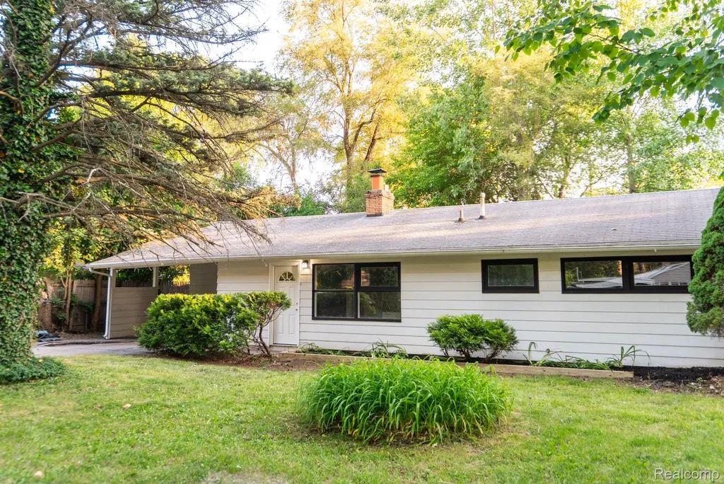 1917 Bayberry Lane Flint City MI 48507