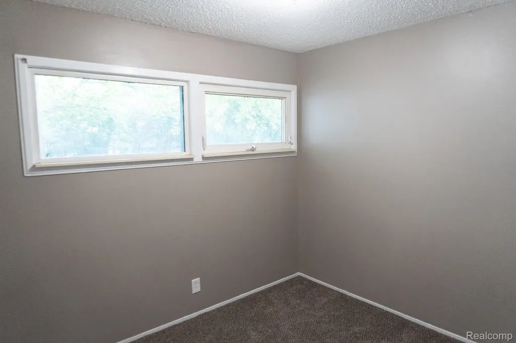 1917 Bayberry Lane Flint City MI 48507