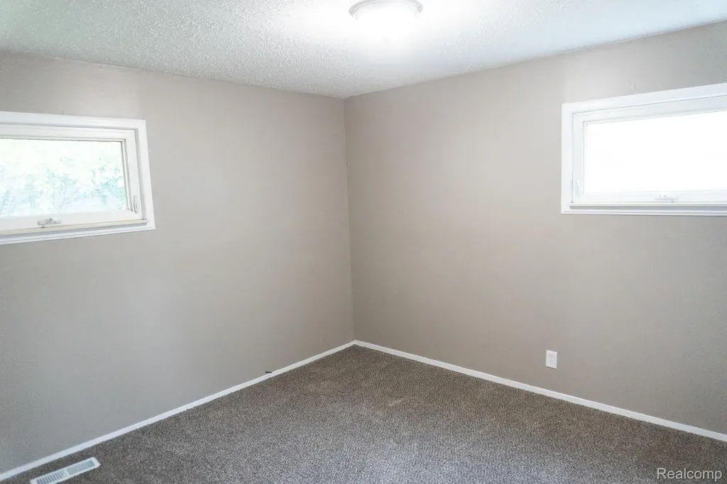 1917 Bayberry Lane Flint City MI 48507