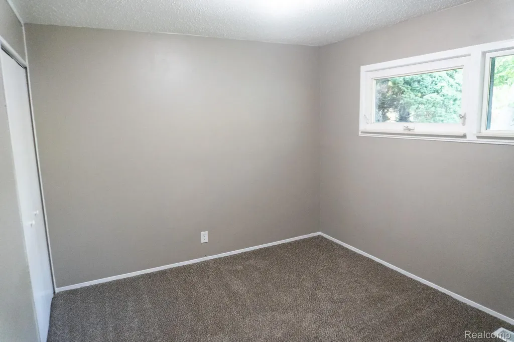 1917 Bayberry Lane Flint City MI 48507