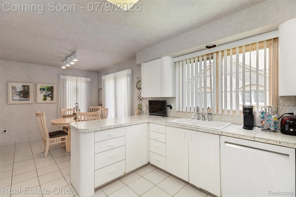 6273 Celeste Road West Bloomfield Charter Township MI 48322