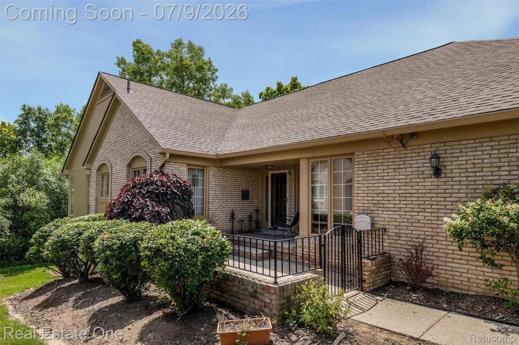 6273 Celeste Road West Bloomfield Charter Township MI 48322