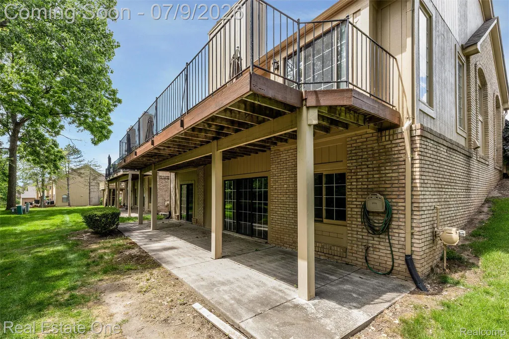 6273 Celeste Road West Bloomfield Charter Township MI 48322
