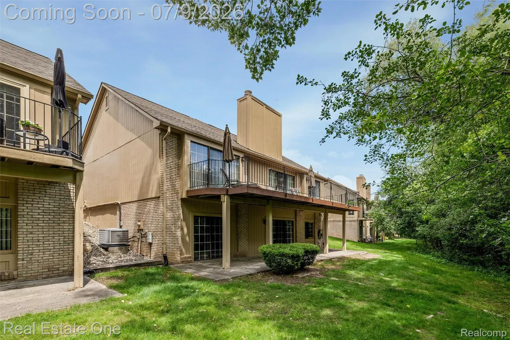 6273 Celeste Road West Bloomfield Charter Township MI 48322