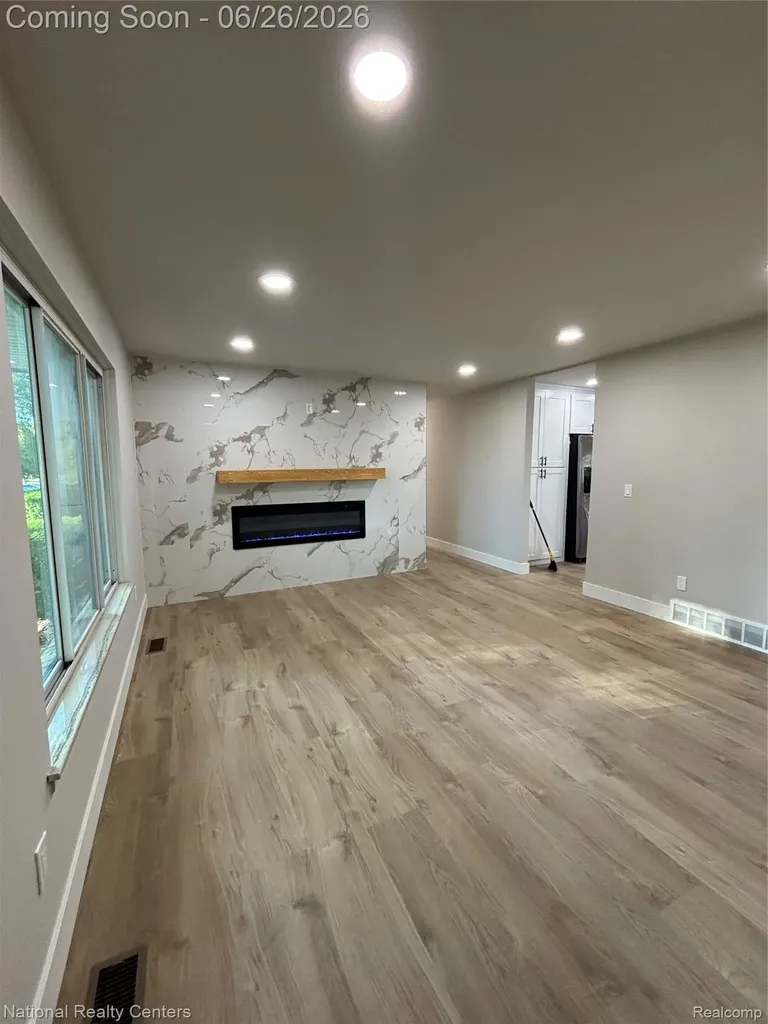 2362 Milverton Drive Troy City MI 48083