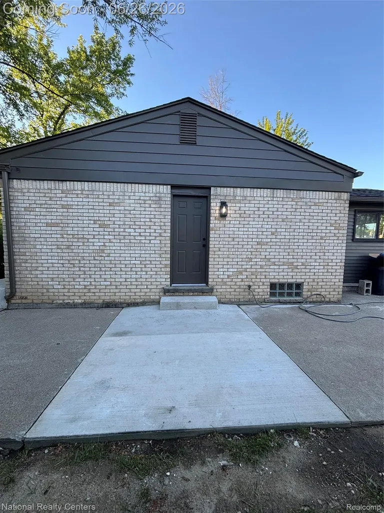 2362 Milverton Drive Troy City MI 48083