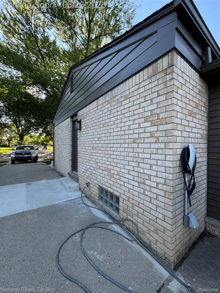 2362 Milverton Drive Troy City MI 48083