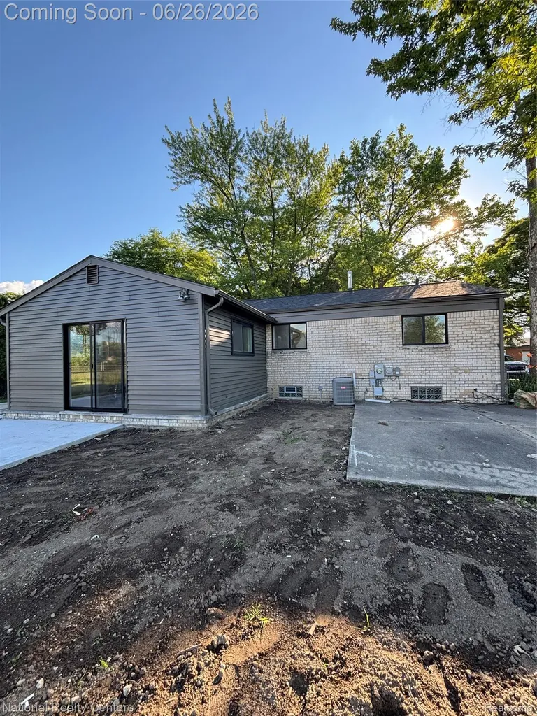 2362 Milverton Drive Troy City MI 48083