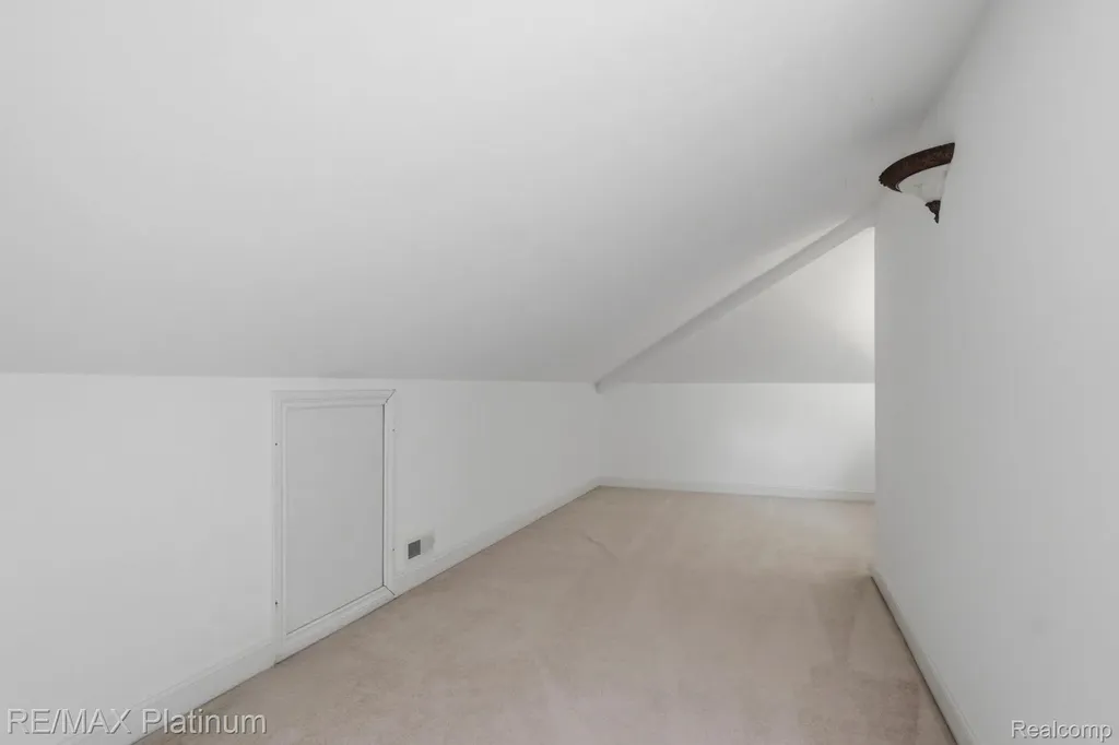 1713 Town Commons Drive Howell City MI 48855