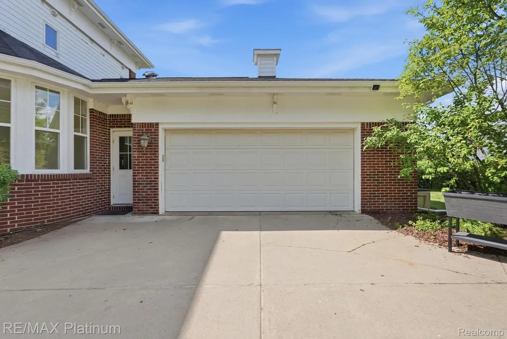1713 Town Commons Drive Howell City MI 48855
