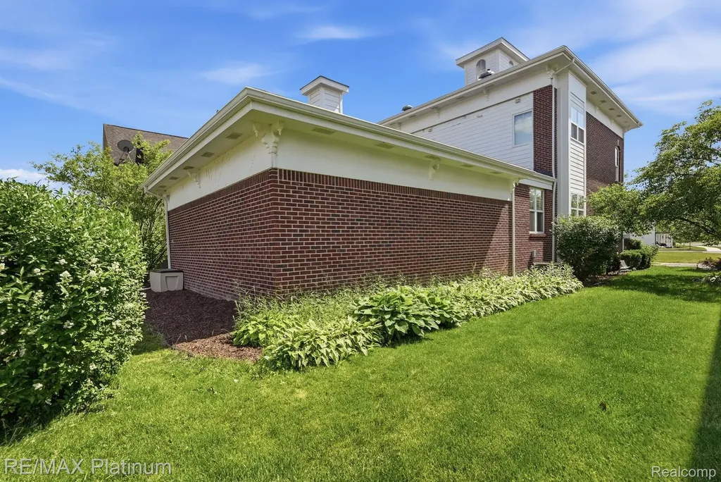 1713 Town Commons Drive Howell City MI 48855