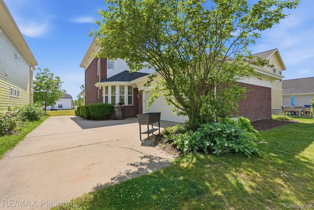 1713 Town Commons Drive Howell City MI 48855