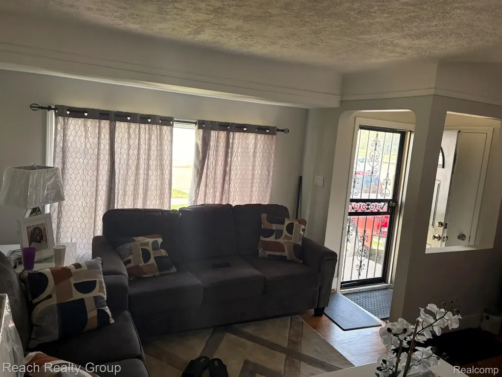 11430 Lenore Redford Charter Township MI 48239