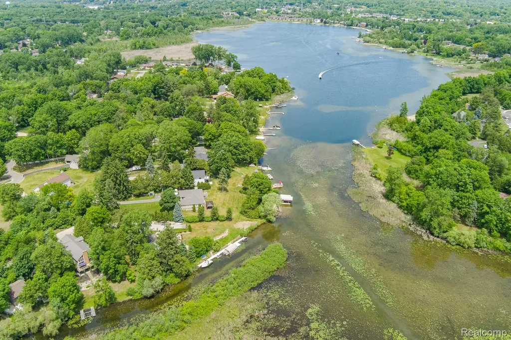 4780 Hillcrest Drive Independence Charter Township MI 48346