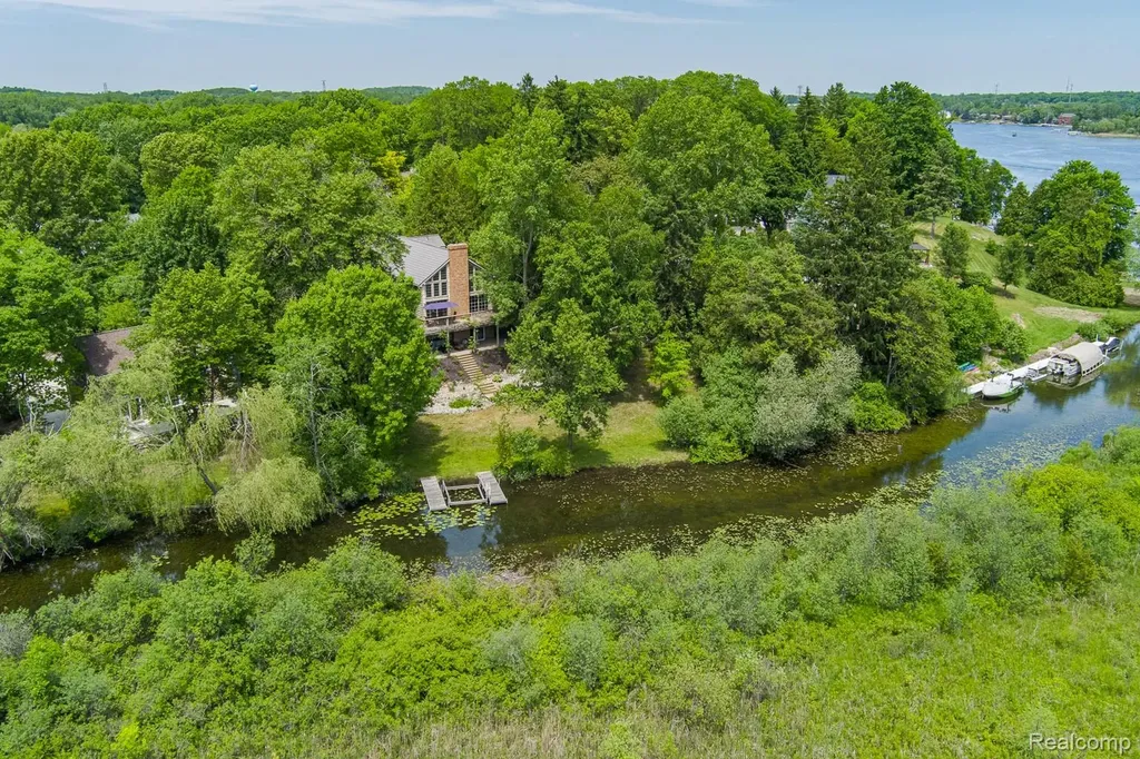 4780 Hillcrest Drive Independence Charter Township MI 48346