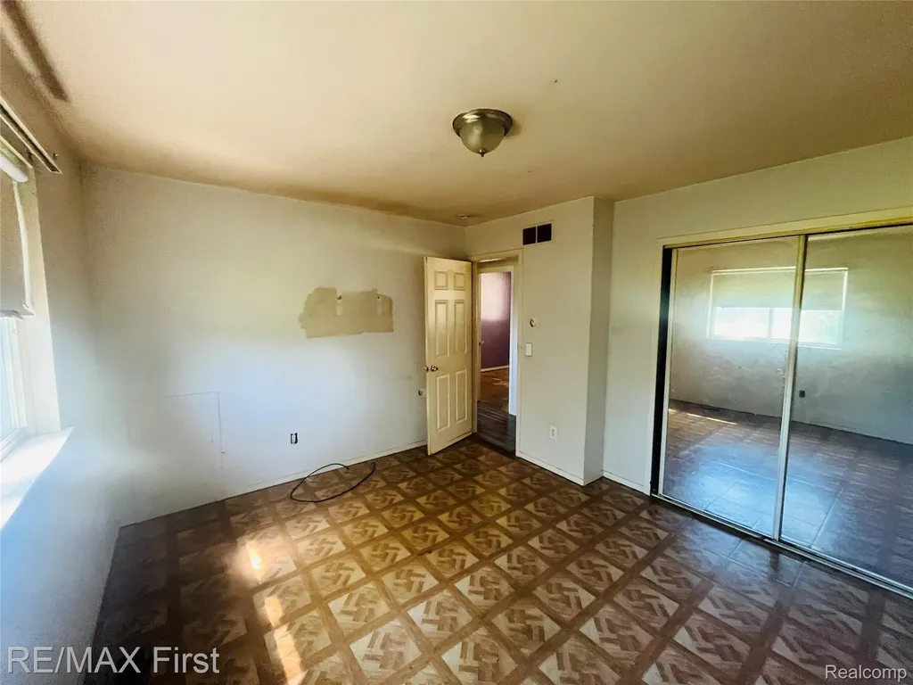 25101 Masch Avenue Warren City MI 48091