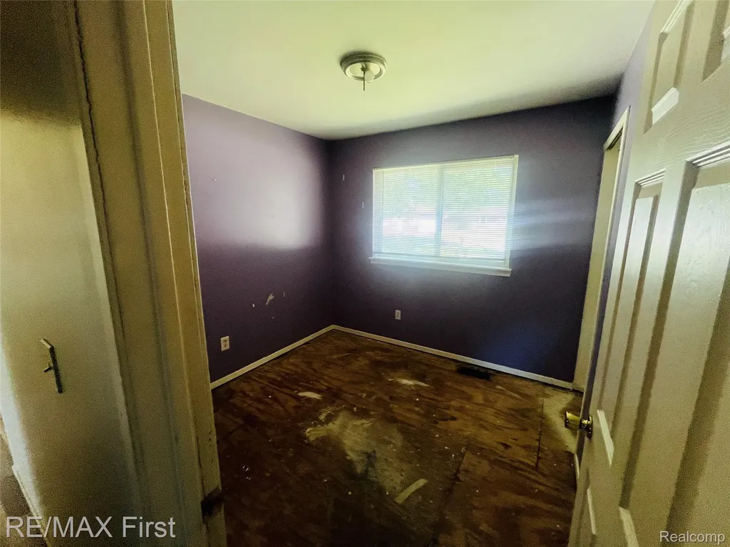 25101 Masch Avenue Warren City MI 48091