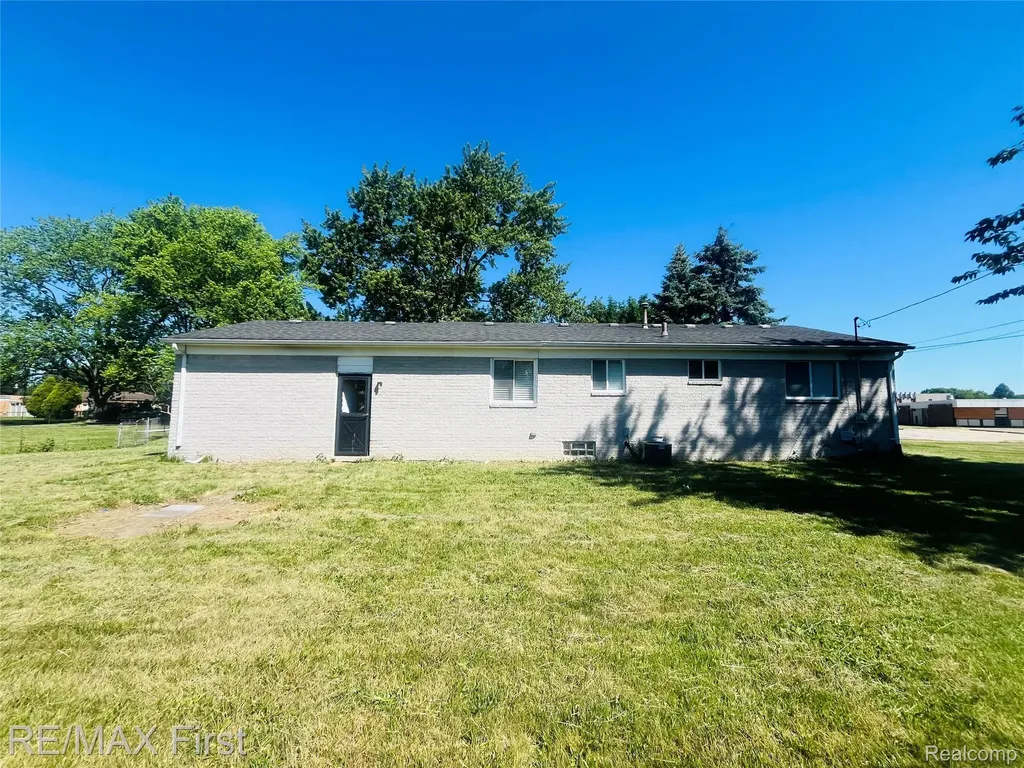25101 Masch Avenue Warren City MI 48091