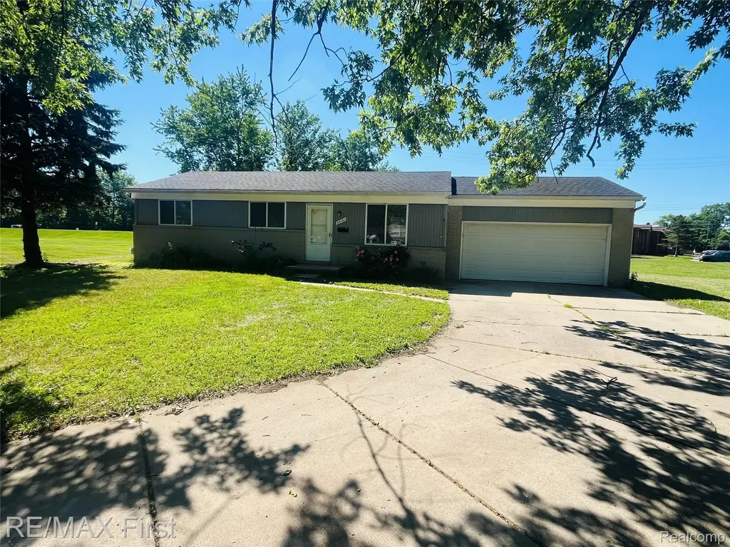 25101 Masch Avenue Warren City MI 48091