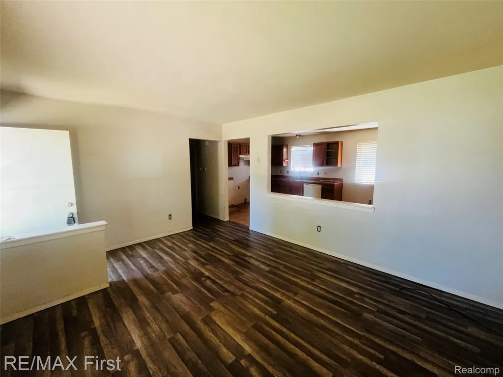 25101 Masch Avenue Warren City MI 48091